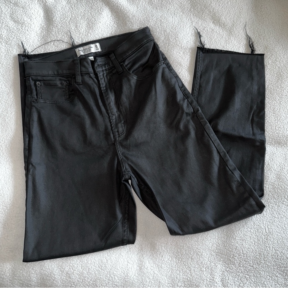 Abercrombie Curve Love Ankle Straight Ultra High Rise in Black